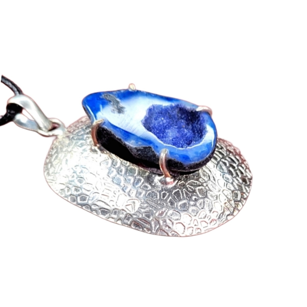 ARTISAN- SLICE AGATE WINDOW DRUZY PENDANT